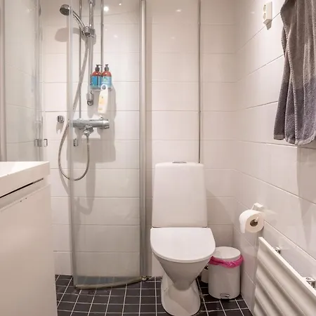 Urban Arctic Elegance: 2-room Stylish Getaway ロヴァニエミ