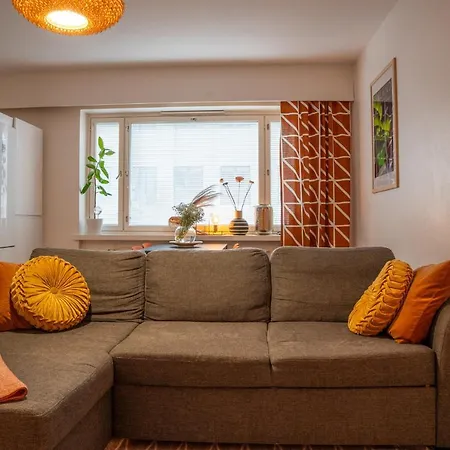 Urban Arctic Elegance: 2-room Stylish Getaway *