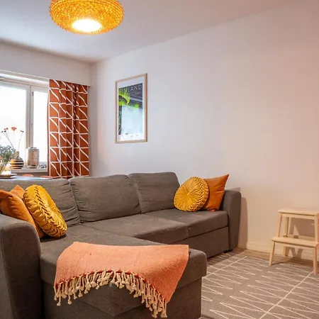 Urban Arctic Elegance: 2-room Stylish Getaway Apartment